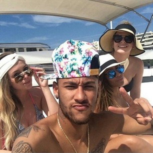 Neymar ijtimoiy tarmoqlarga joylagan suratlari uchun “Barselona” rahbariyatidan hayfsan oldi